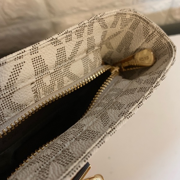NWOT Michael Kors MK HAMILTON VANILLA CROSSBODY - Picture 6 of 8